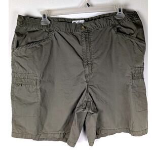 Columbia wmns cargo shorts sz 20 waist 41st"Ins 8.5"Hips 52" leg wid 31"Stained
